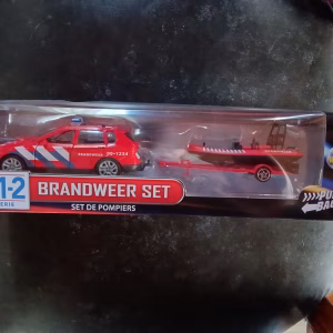 Brandweerset auto met boot